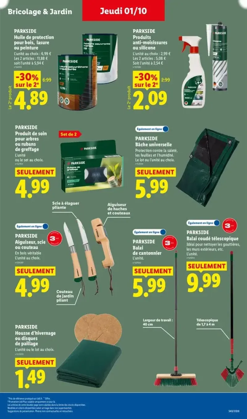 Accessoires et outils pour l'entretien du jardin, incluant un aiguiseur de haches, des housses d'hivernage et des scies pliantes.