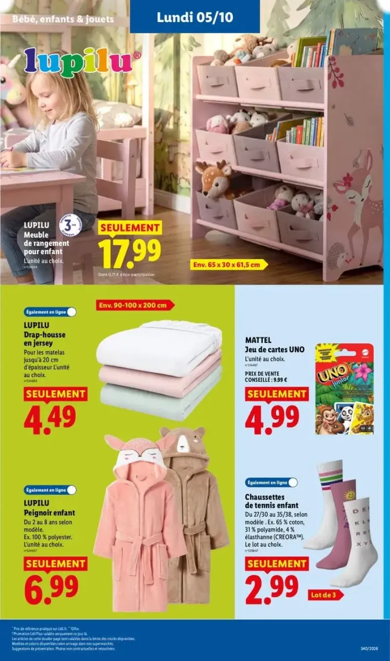 Articles pour bébés et enfants, comprenant des draps-housses Lupilu, des peignoirs et le jeu de cartes Uno.