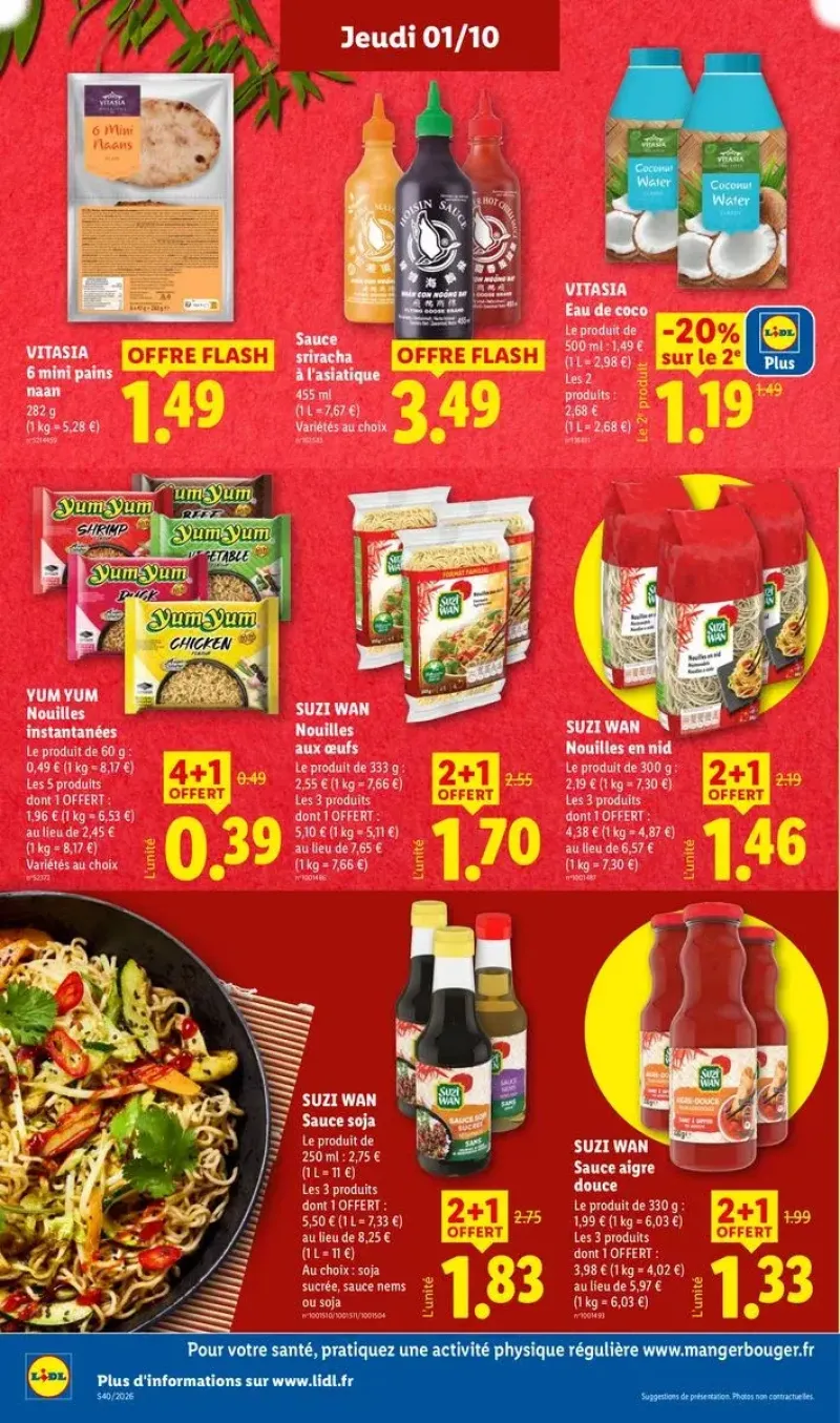 Sélection de produits d'épicerie asiatique, comprenant des nouilles aux œufs, des sauces soja et sriracha, et des nems.