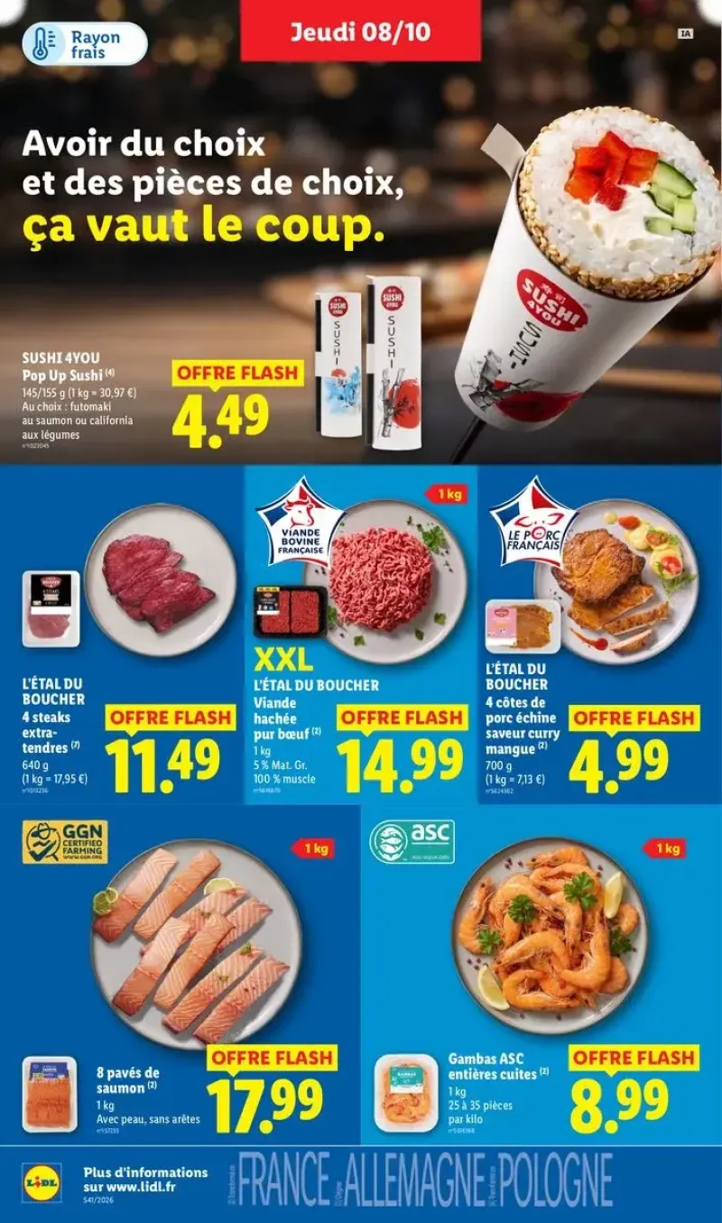 Sélection de viandes et de sushis au rayon frais, incluant des côtes de porc et des pavés de saumon.