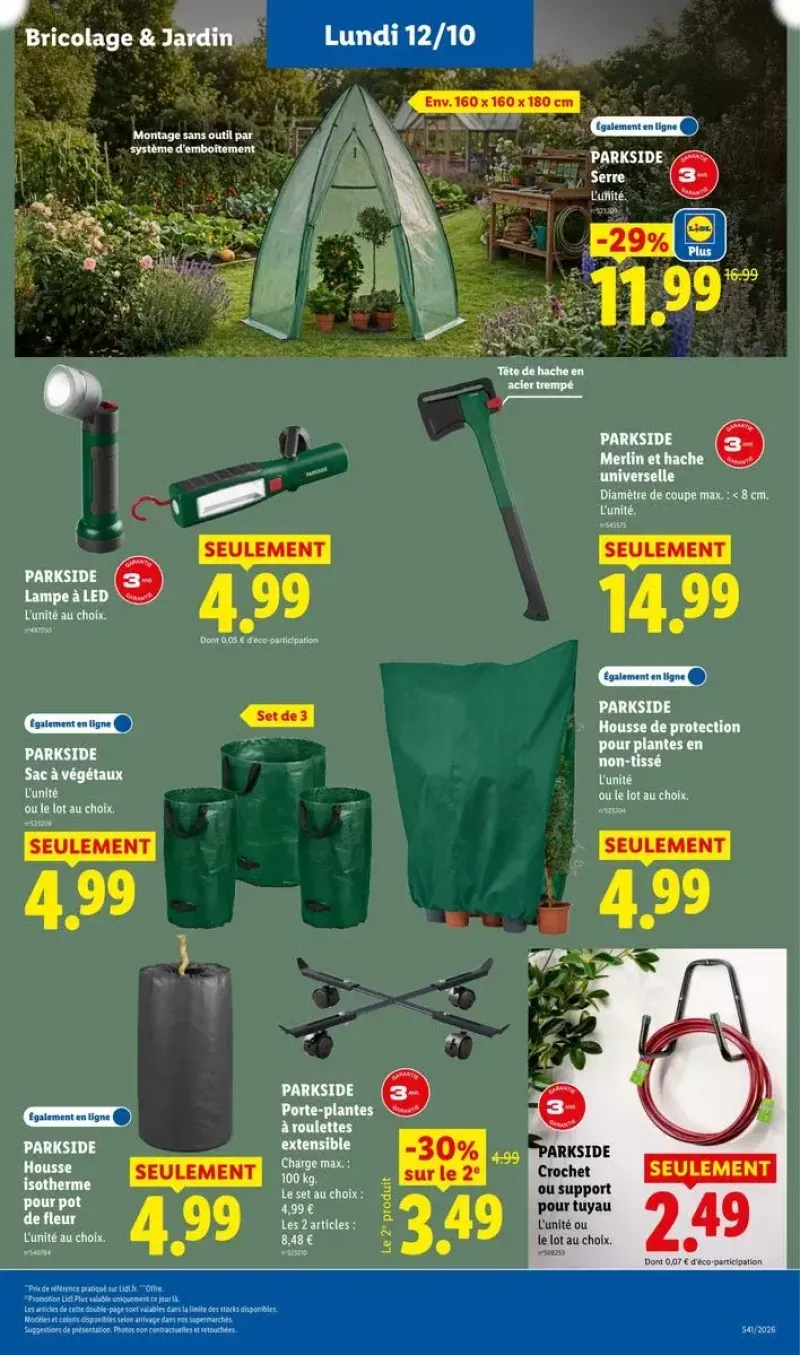 Accessoires de jardinage Parkside, incluant des housses de protection pour plantes, des lampes LED, une hache et des porte-plantes.