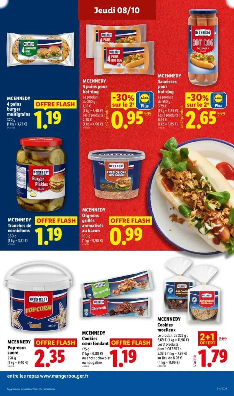 Assortiment de produits américains Mcennedy, incluant du pop-corn, des pains burger, des cookies et des saucisses hot-dog.